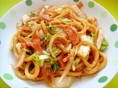 白菜とベーコンのソース焼きうどん